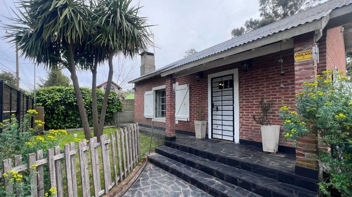Venta casa 3 ambientes Acantilados con Parque 2