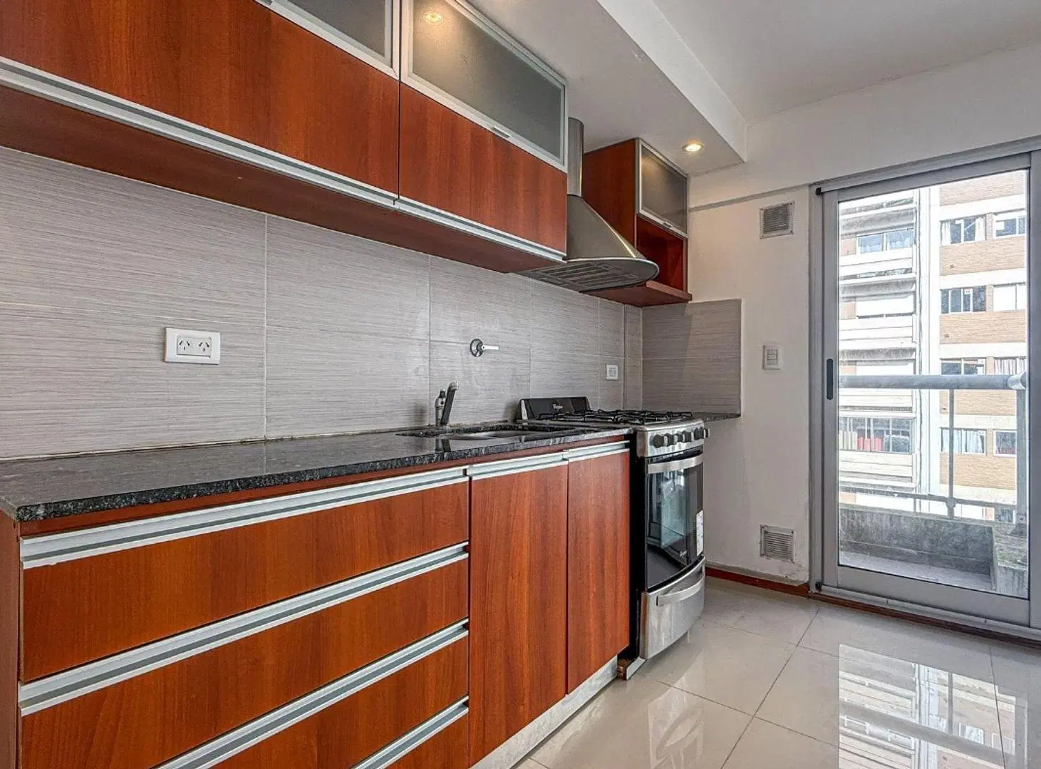 Venta Monoambiente 40m2 luminoso  – Plaza Colon 5
