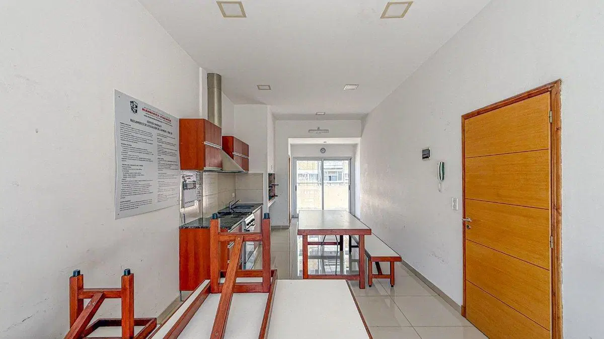 Venta Monoambiente 40m2 luminoso  – Plaza Colon 8