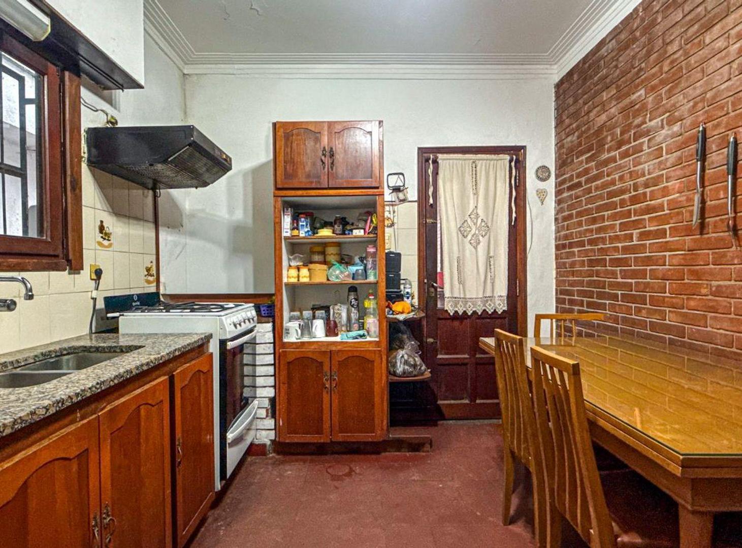 Foto de VENTA CASA 4 AMBIENTES APTO CREDITO CON PARQUE, imagen 4