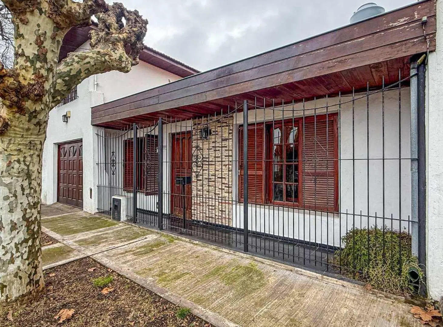 VENTA CASA 4 AMBIENTES APTO CREDITO  CON PARQUE 1