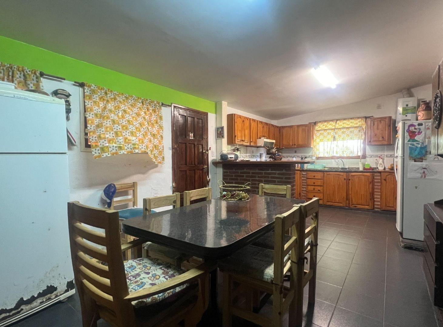 Foto de Venta casa 5 ambientes Camet Norte con parque, imagen 5
