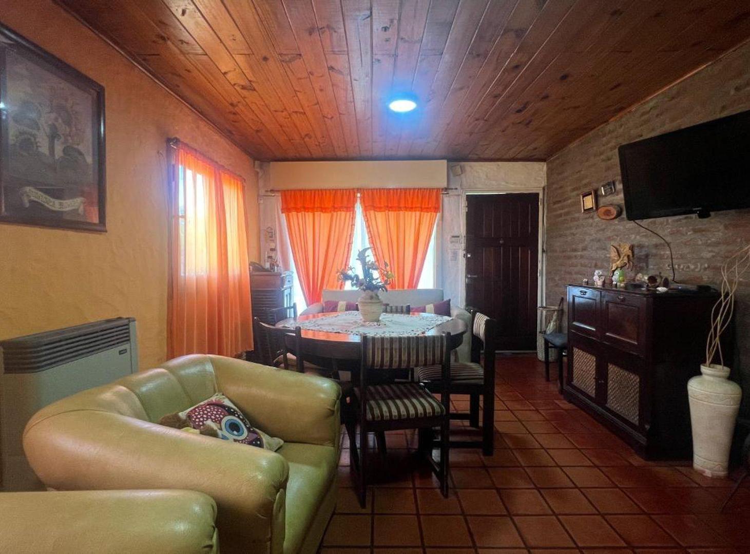 Foto de Venta casa 5 ambientes Camet Norte con parque, imagen 3