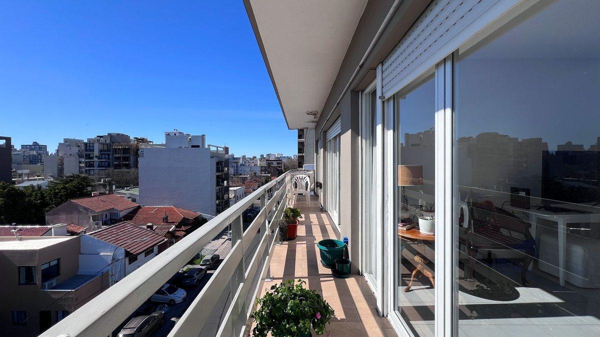 Foto de DEPARTAMENTO 4 AMBIENTES EN VENTA CHAUVIN COCHERA, imagen 1