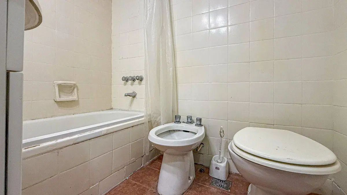 VENTA DEPTO 4 AMBIENTES LA PERLA COCHERA Y  PATIOS 2