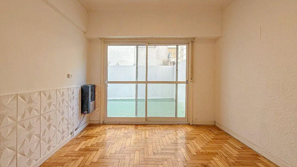 VENTA DEPTO 4 AMBIENTES LA PERLA COCHERA Y  PATIOS 4