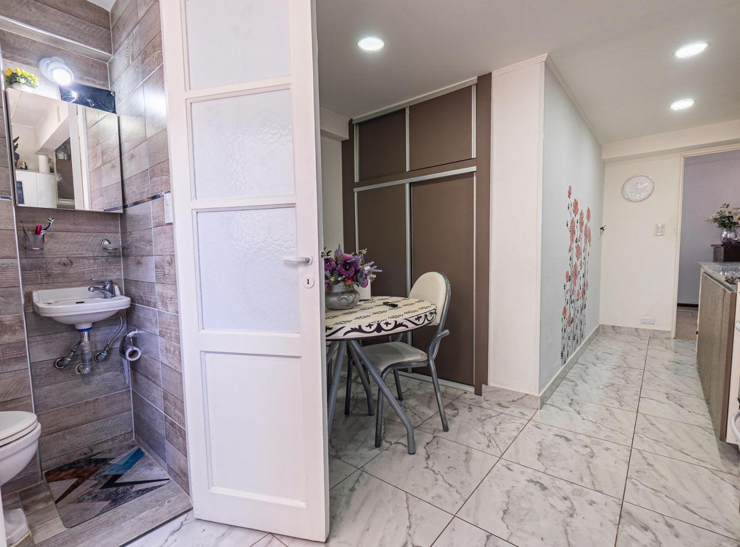 Foto de VENTA DEPARTAMENTO 3 AMBIENTES CENTRO RECICLADO, imagen 4