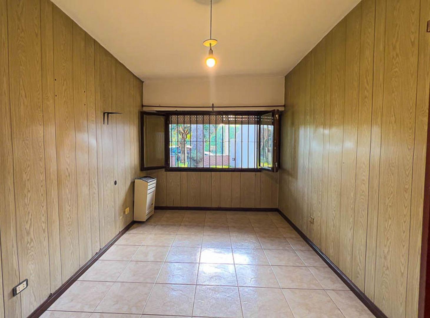 Foto de VENTA CASA 3 AMBIENTES CON PARQUE, imagen 4