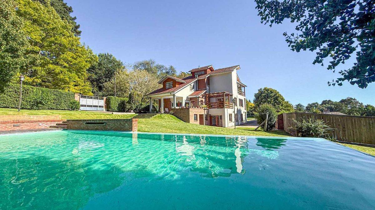 Foto de VENTA CASA 5 AMBIENTES PARQUE Y PISCINA SIERRAS, imagen 2