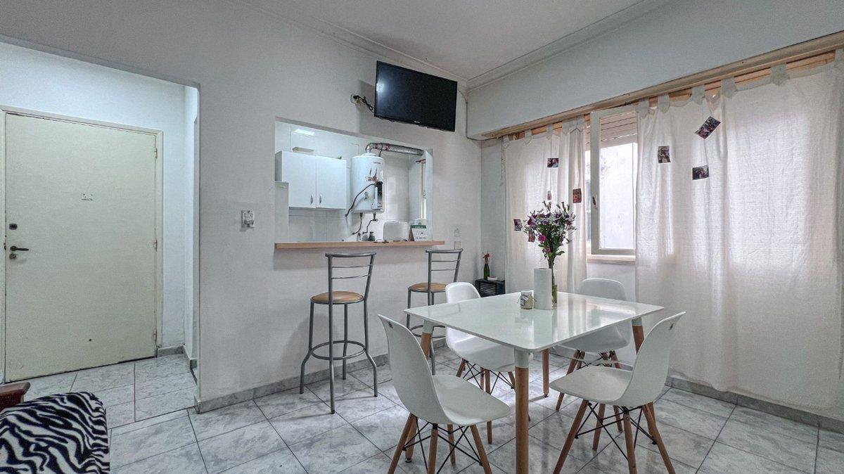 VENTA Departamento 2 ambientes interno zona Aldrey