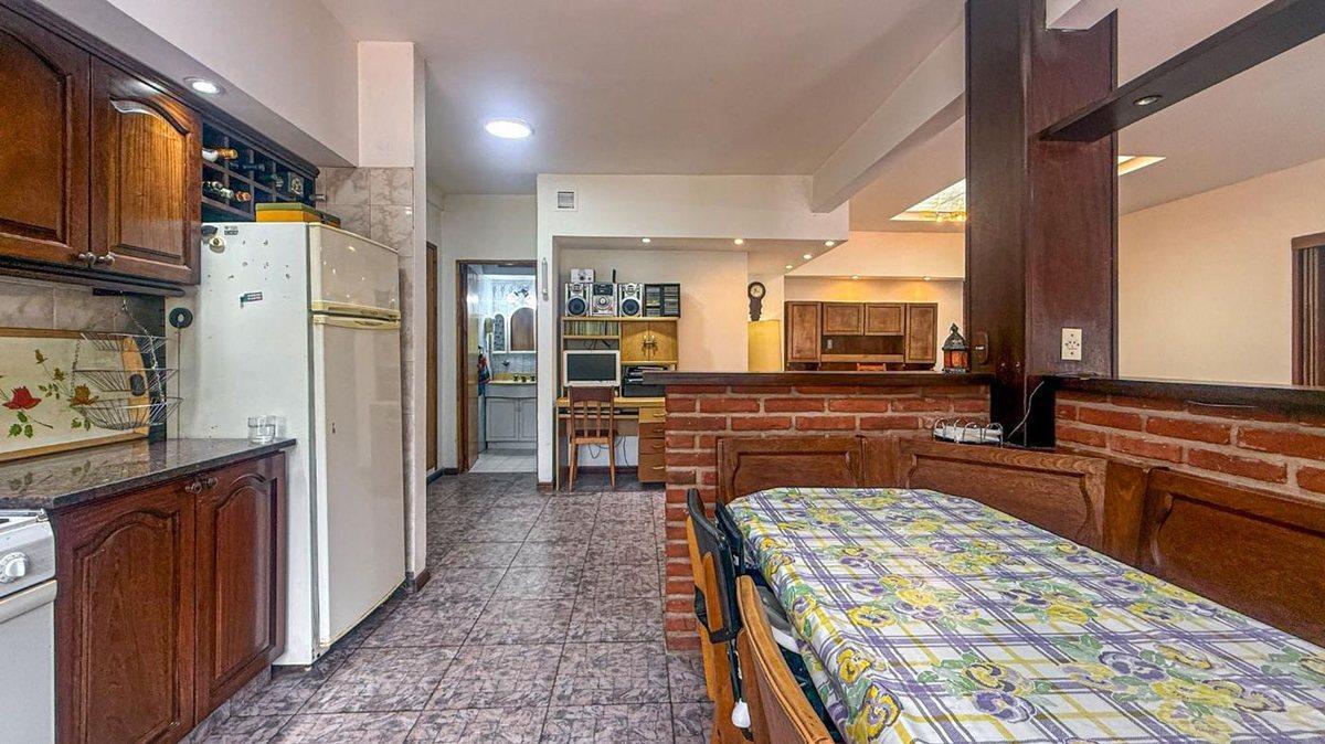Foto de VENTA CASA 5 AMBIENTES PARQUE Y QUINCHO EN CAMET, imagen 3
