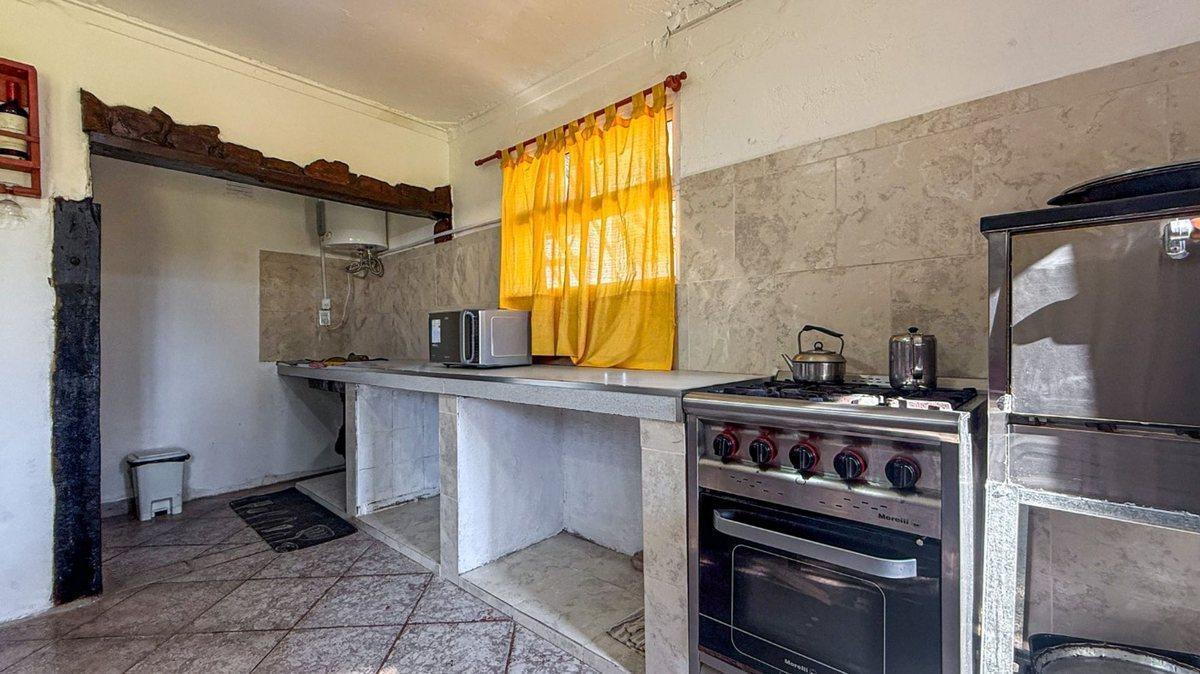 Foto de VENTA CASA 5 AMBIENTES COCHERA Y PARQUE + DEPTO, imagen 2