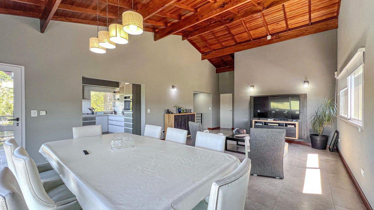 Foto de VENTA CASA 6 AMBIENTES SIERRA DE LOS PADRES PILETA, imagen 1