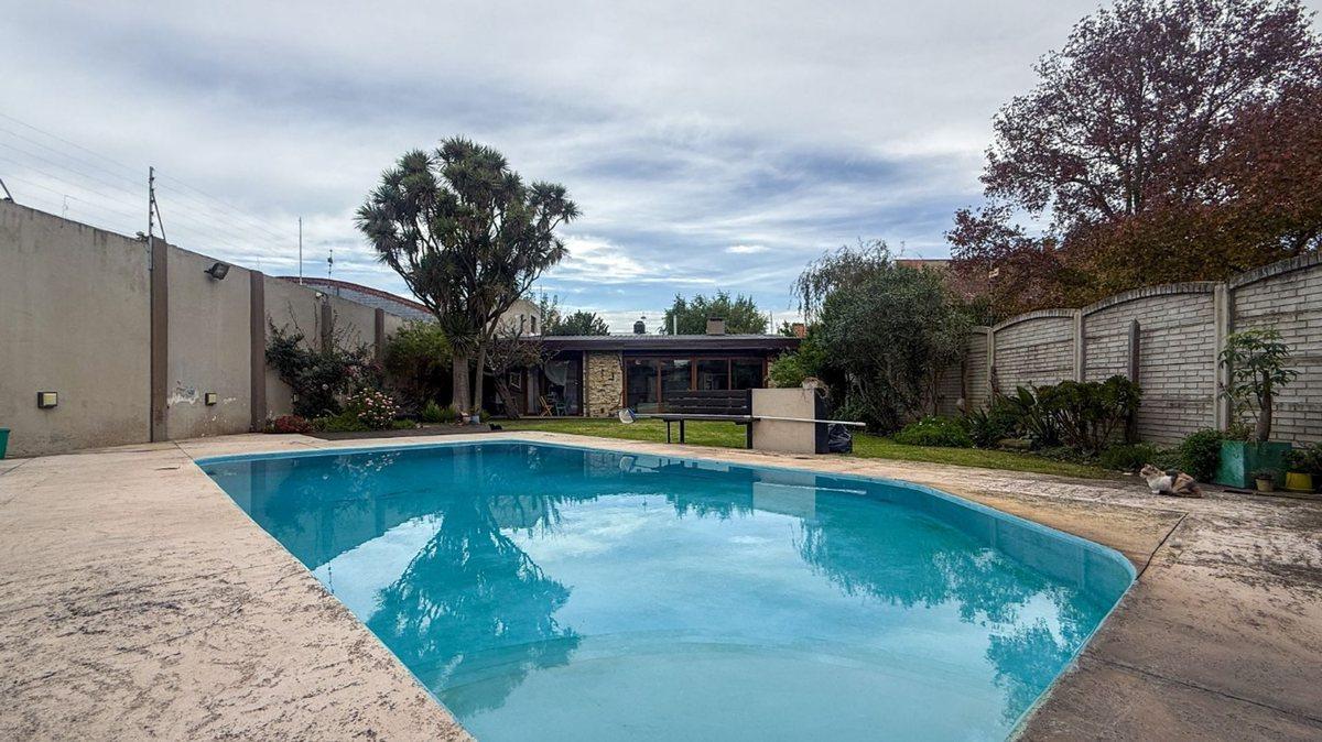 Foto de Venta Casa 5 amb en Caisamar c/ piscina y quincho, imagen 5