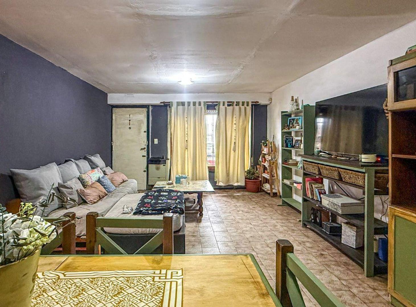 Foto de VENTA CASA 4 AMB + DEPTO Y COCHERA BARRIO MALVINAS, imagen 1