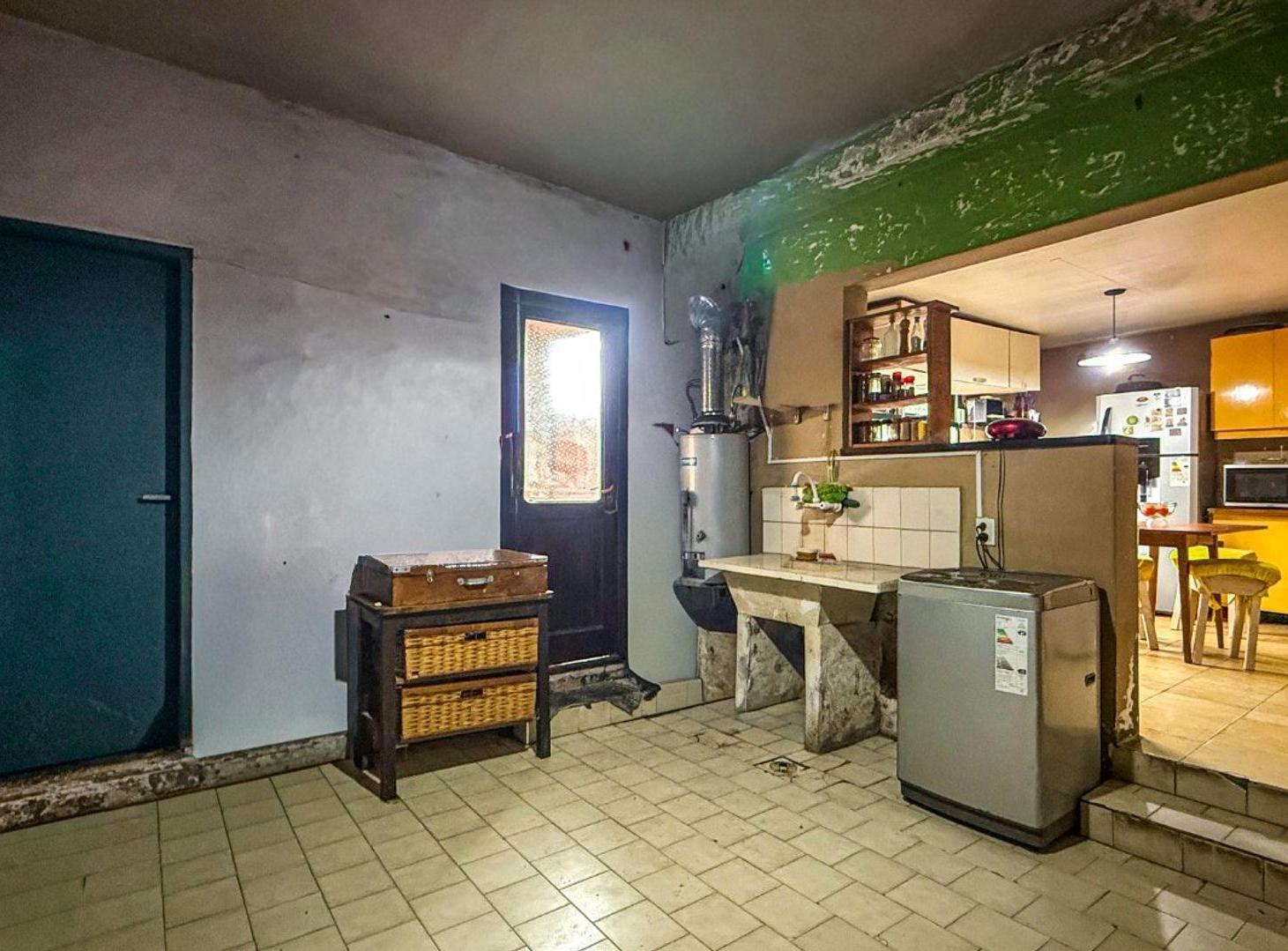 Foto de VENTA CASA 4 AMB + DEPTO Y COCHERA BARRIO MALVINAS, imagen 3