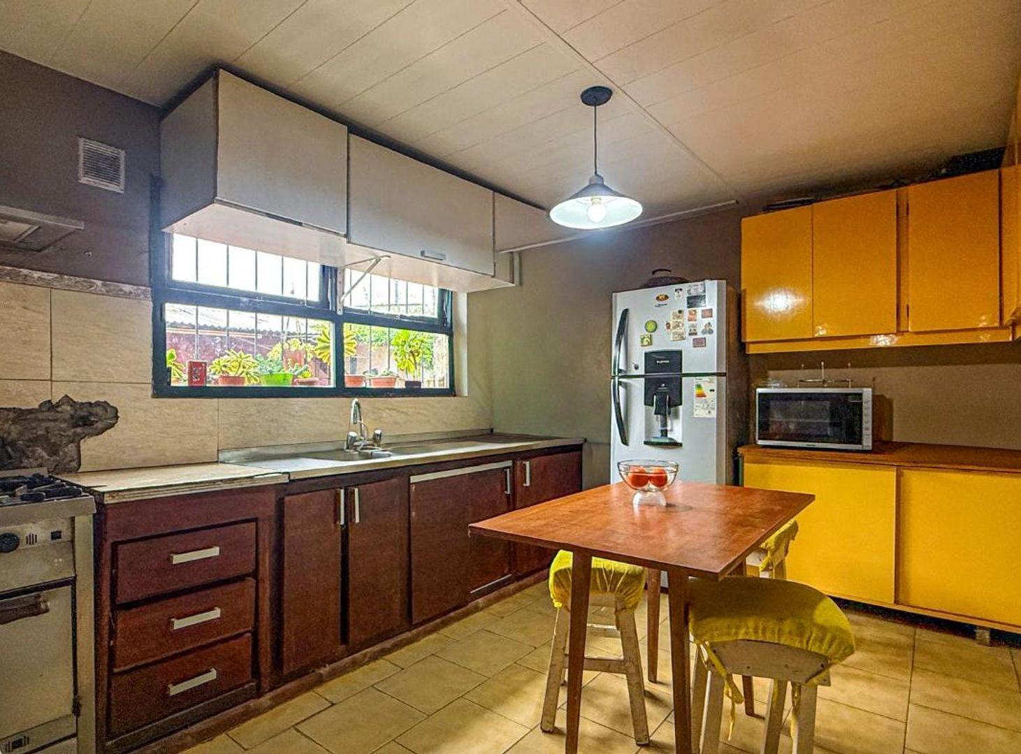 Foto de VENTA CASA 4 AMB + DEPTO Y COCHERA BARRIO MALVINAS, imagen 5