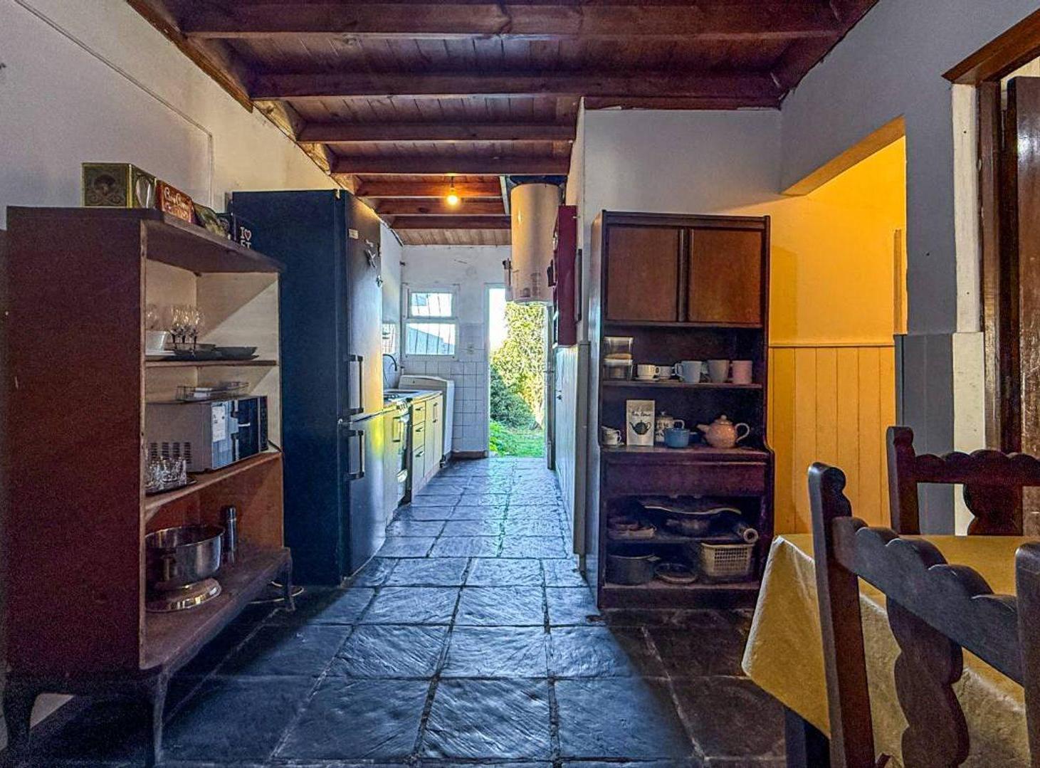 Foto de VENTA CASA 3 AMBIENTES, AMPLIO PARQUE EN COLINAS, imagen 2