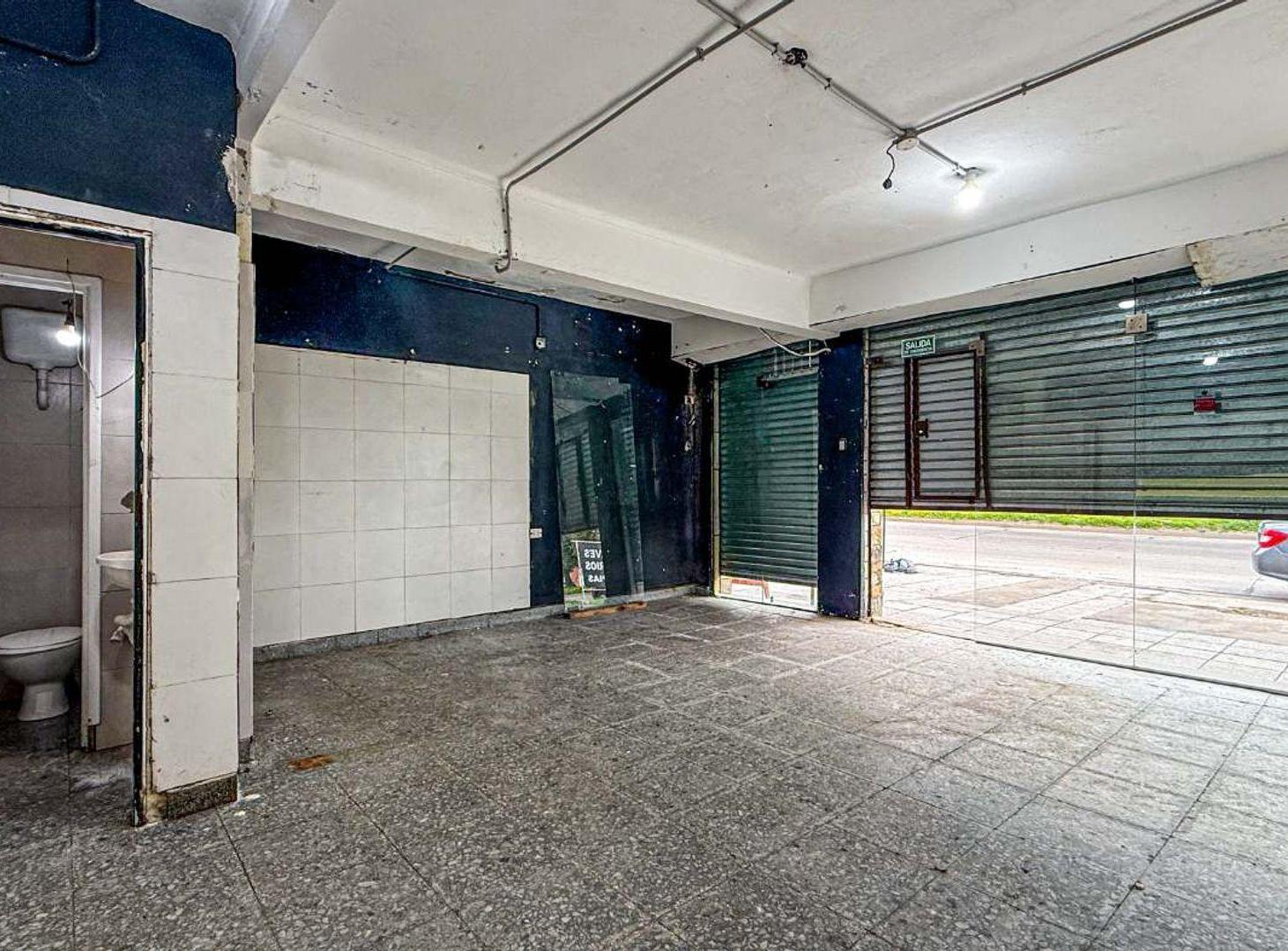 Foto de ALQUILO LOCAL COMERCIAL SOBRE AV. ESTACIONAMIENTO, imagen 2