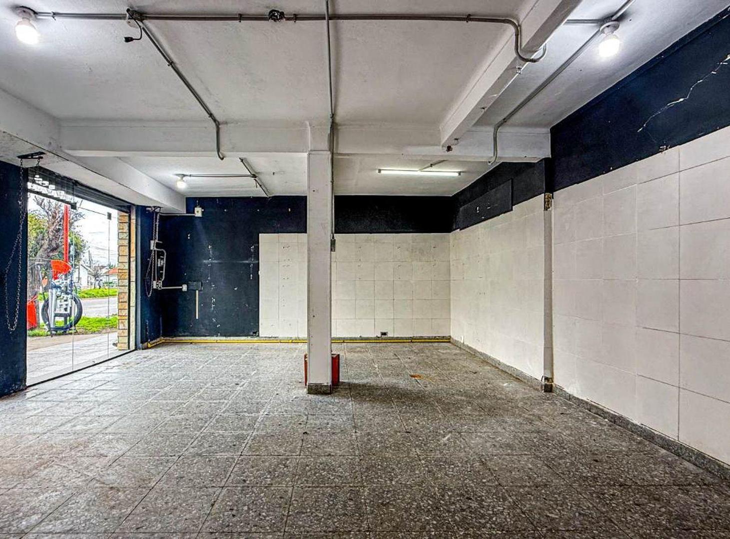 Foto de ALQUILO LOCAL COMERCIAL SOBRE AV. ESTACIONAMIENTO, imagen 4