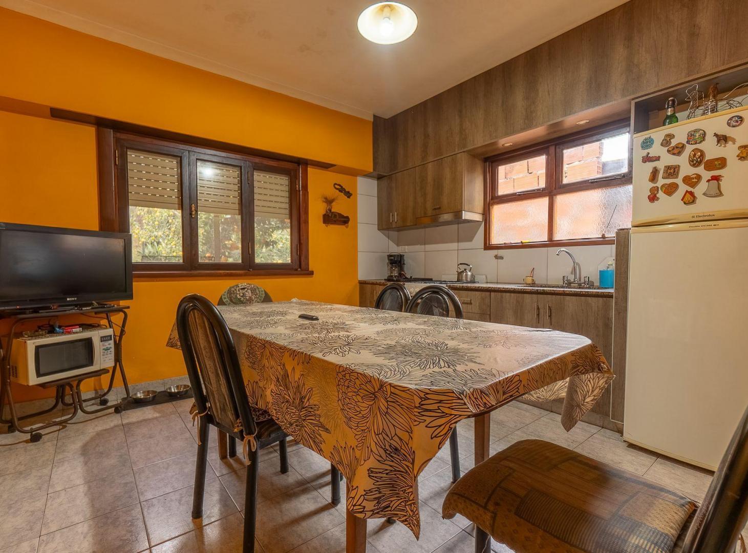 Foto de Venta Casa 3 Amb. Colina Alegre Con Amplio Parque, imagen 3
