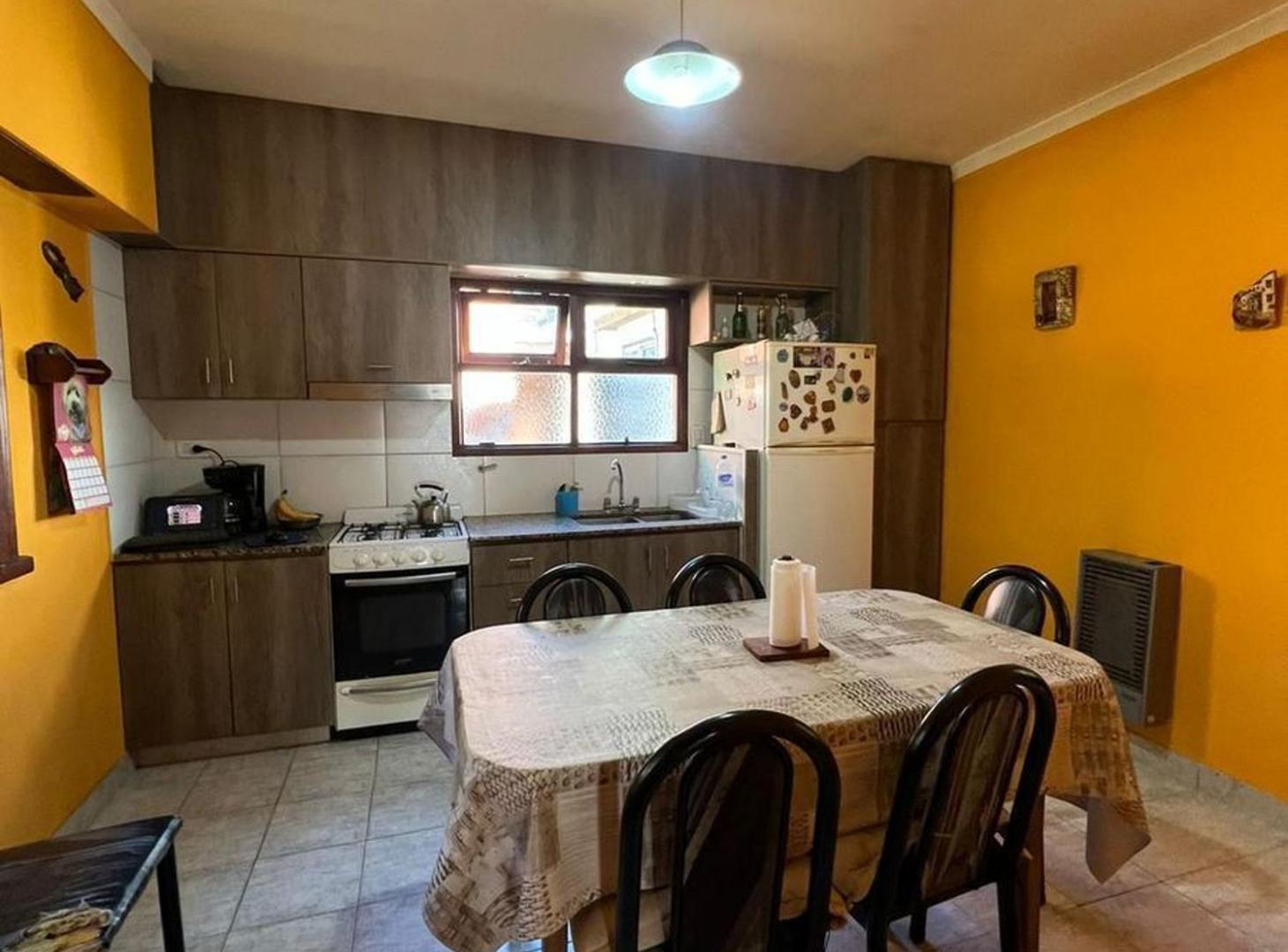 Foto de Venta Casa 3 Amb. Colina Alegre Con Amplio Parque, imagen 2