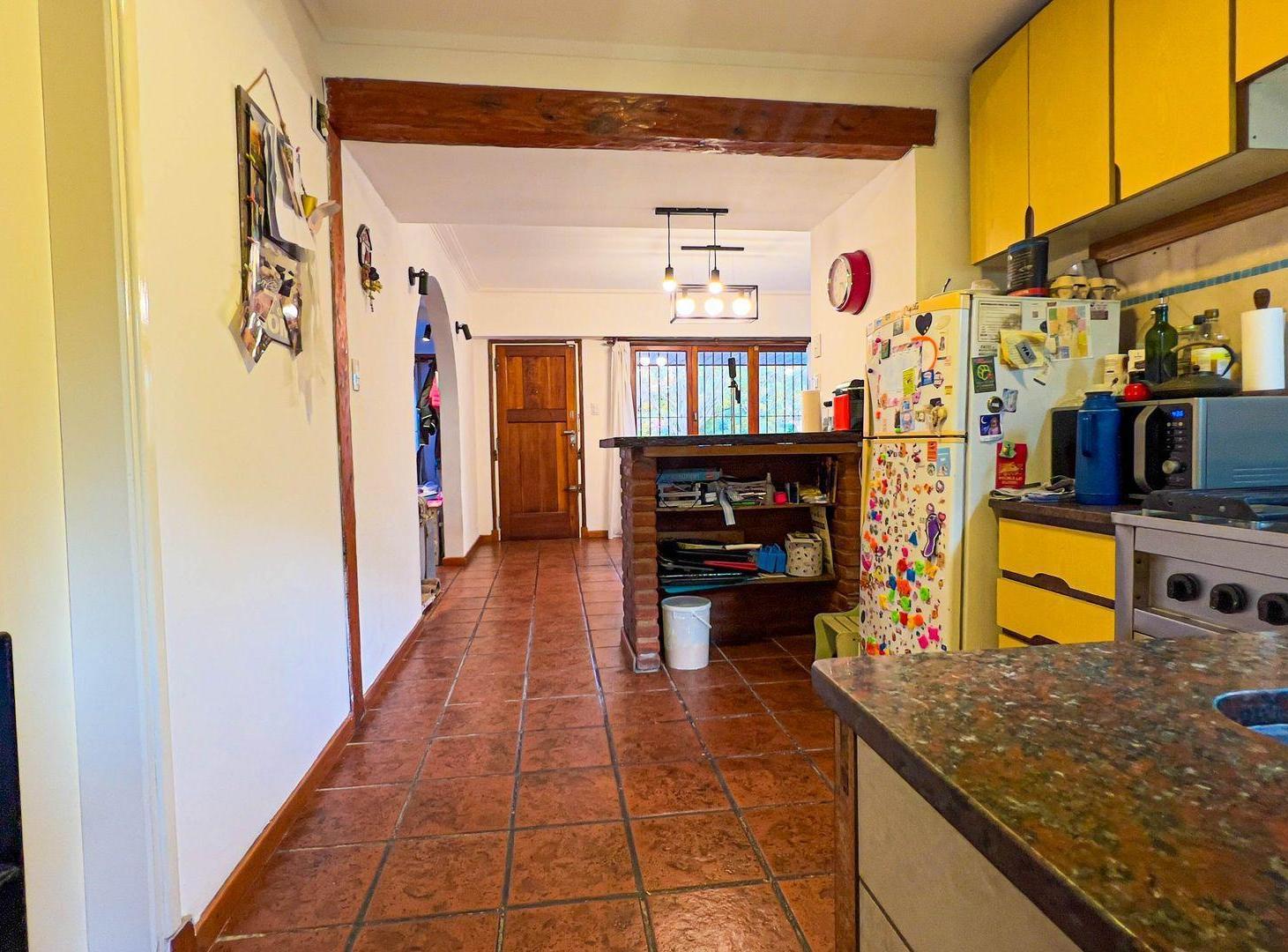 Foto de VENTA CASA 4 AMBIENTES CON PATIO BARRIO CAISAMAR., imagen 3