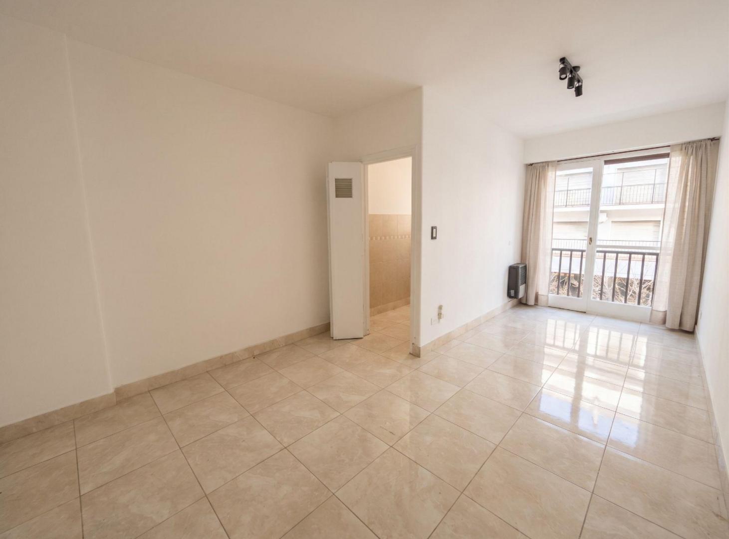 Foto de VENTA MONOAMBIENTE FRENTE PLAZA COLON RECICLADO, imagen 1