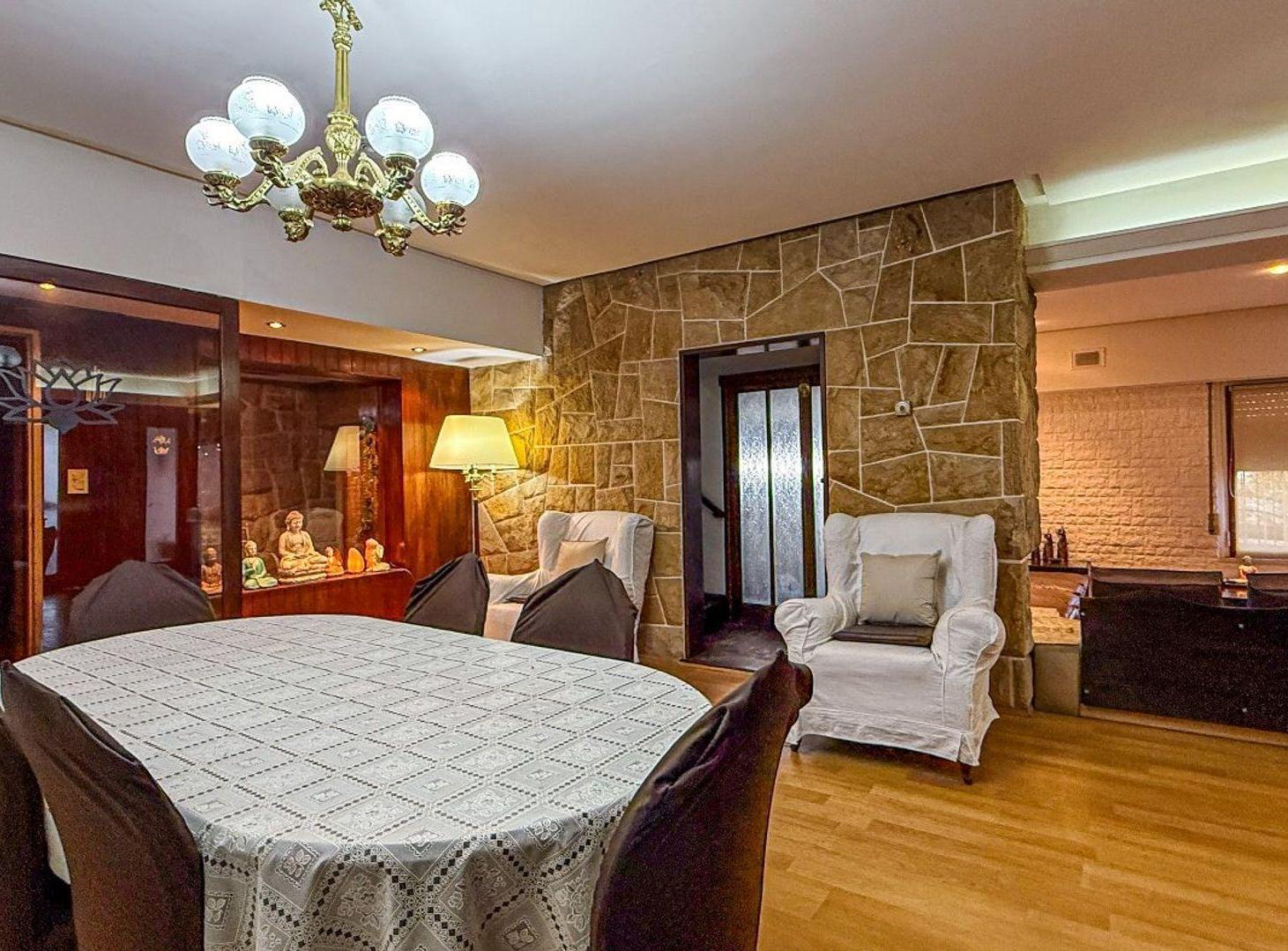 Foto de Venta Casa 6 ambientes Chauvin con cochera, imagen 1