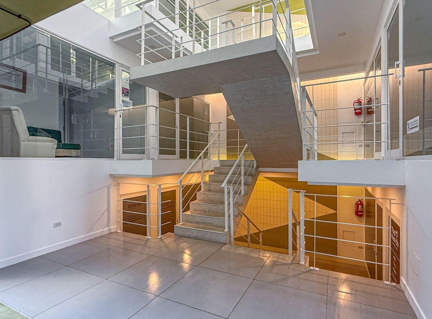 Foto de ALQUILER oficina con patio Villa Primera, imagen 2