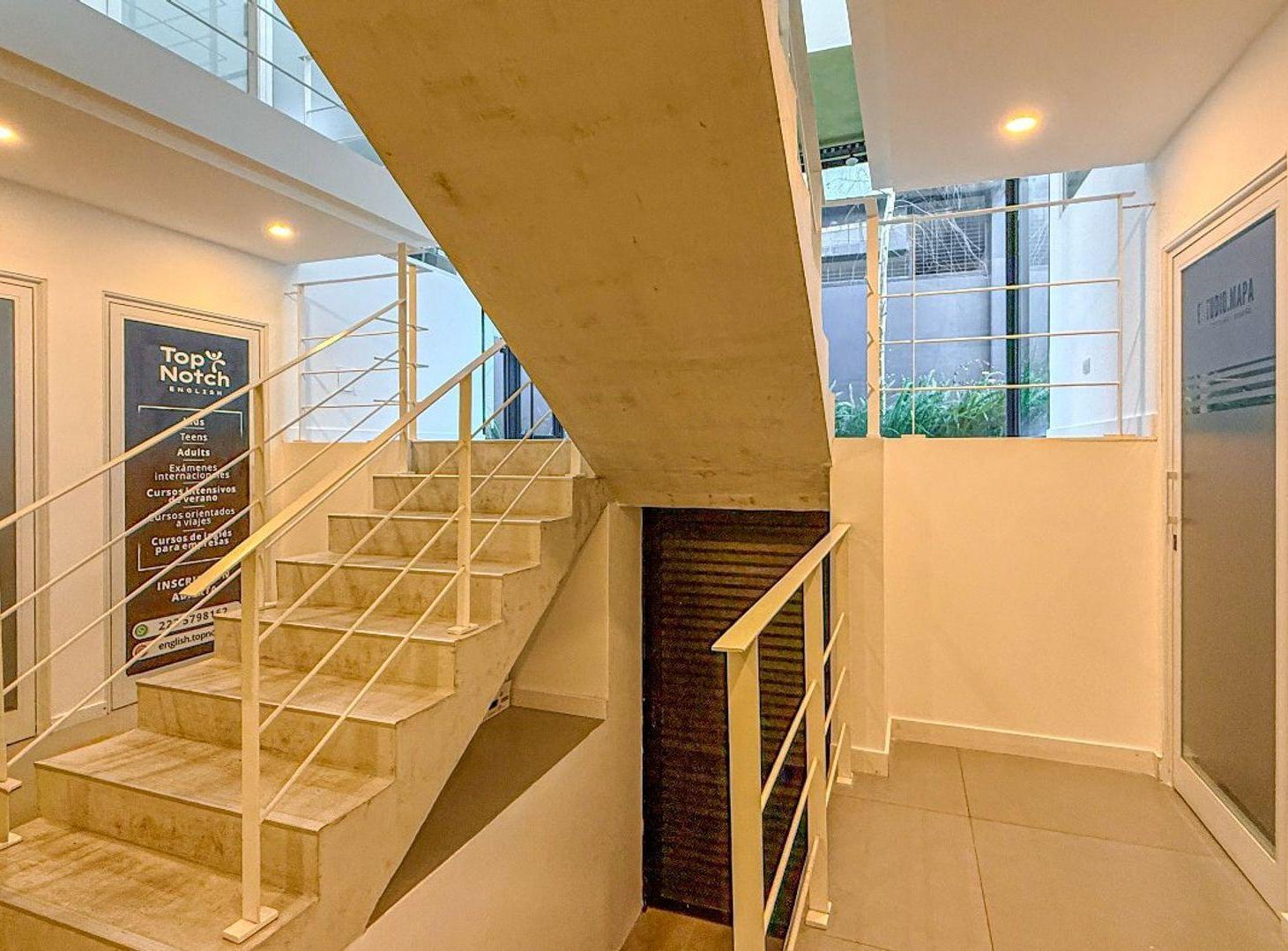 Foto de ALQUILER oficina con patio Villa Primera, imagen 1