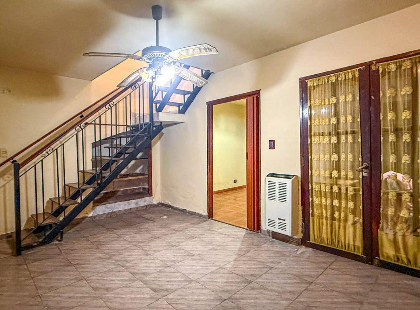 PH 3 AMBIENTES, BARRIO SARMIENTO, PATIO Y TERRAZA