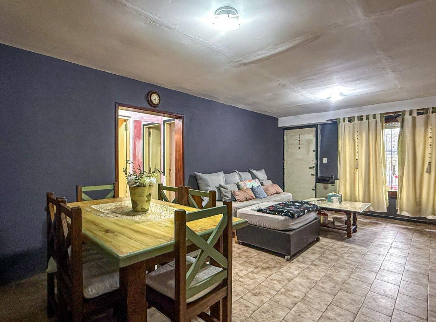 VENTA CASA 4 AMB + DEPTO Y COCHERA BARRIO MALVINAS
