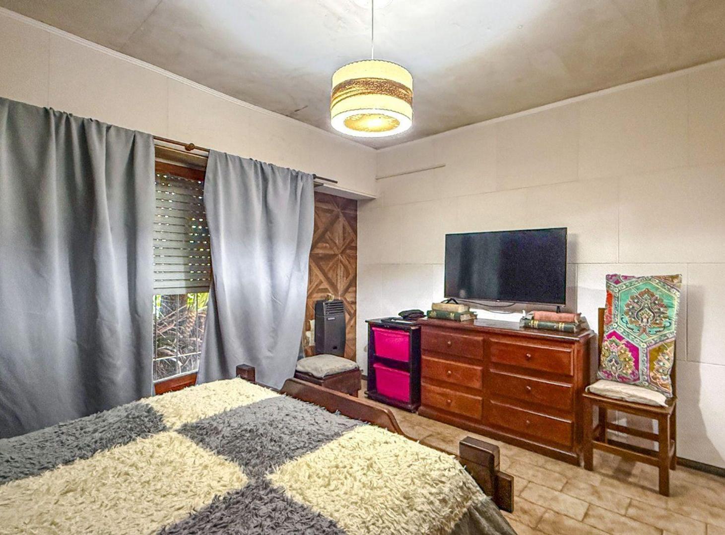 Foto de VENTA CASA 4 AMB + DEPTO Y COCHERA BARRIO MALVINAS, imagen 4