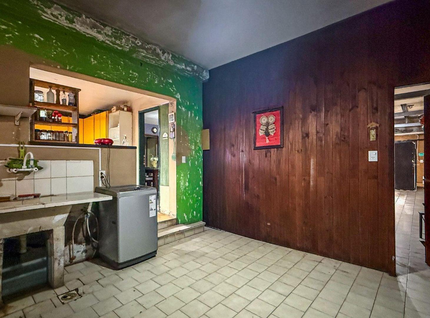 Foto de VENTA CASA 4 AMB + DEPTO Y COCHERA BARRIO MALVINAS, imagen 1