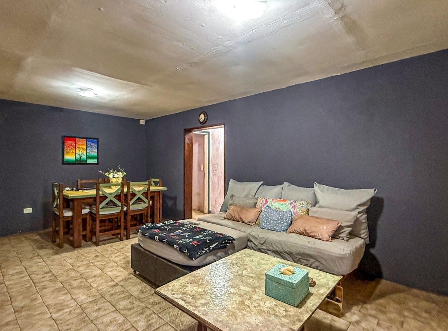 Foto de VENTA CASA 4 AMB + DEPTO Y COCHERA BARRIO MALVINAS, imagen 2