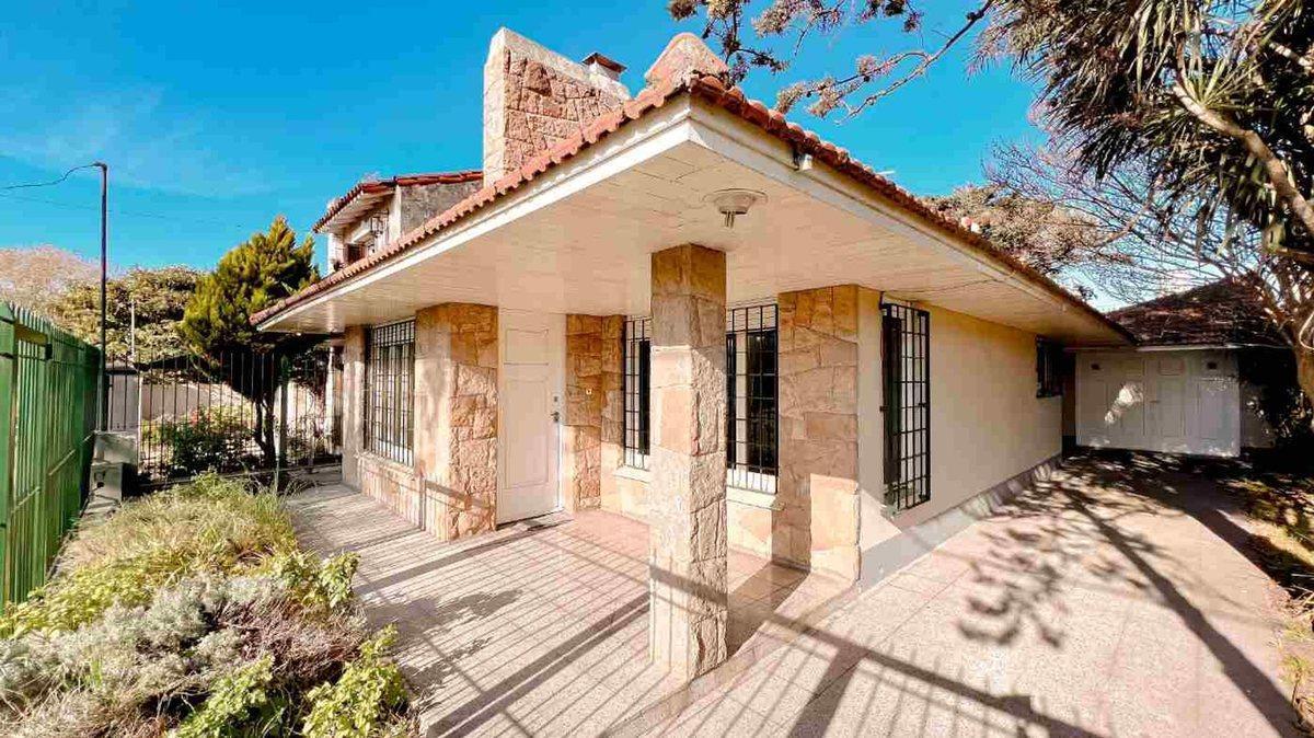 Foto de Venta Chalet sobre dos Lotes Excelente Entorno, imagen 1