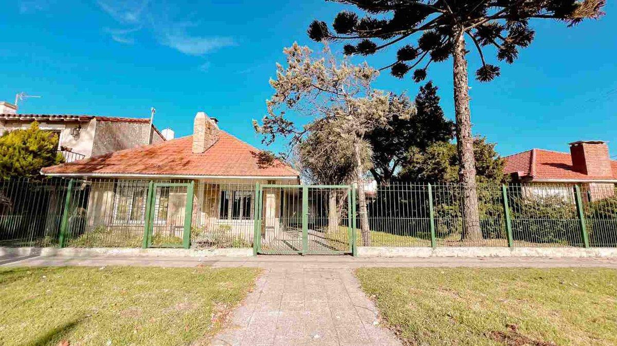 Foto de Venta Chalet sobre dos Lotes Excelente Entorno, imagen 3