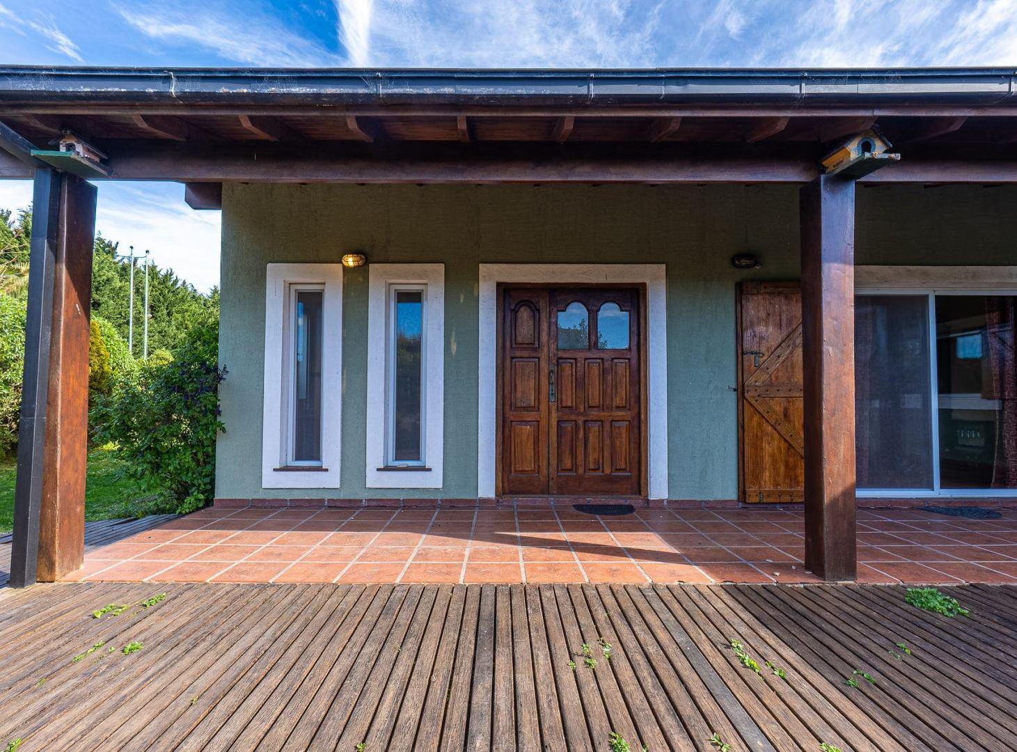 Foto de VENTA - CASA CON GRAN PARQUE Y QUINCHO CHAPADMALAL, imagen 3