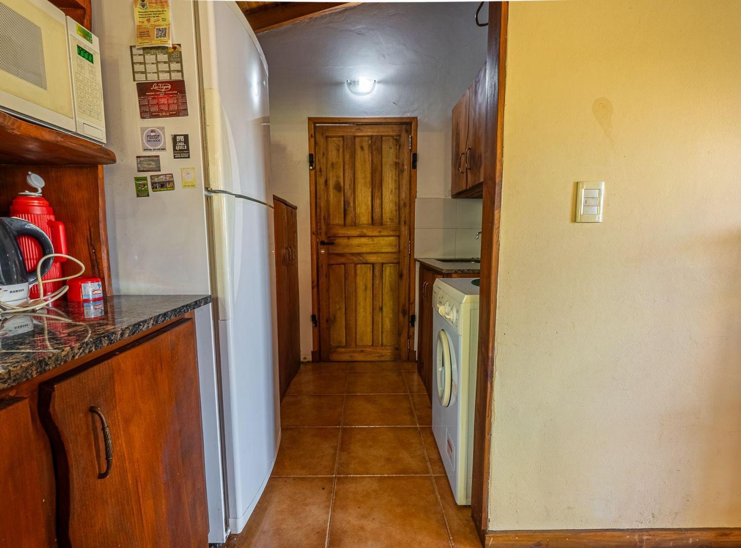 Foto de VENTA - CASA CON GRAN PARQUE Y QUINCHO CHAPADMALAL, imagen 4