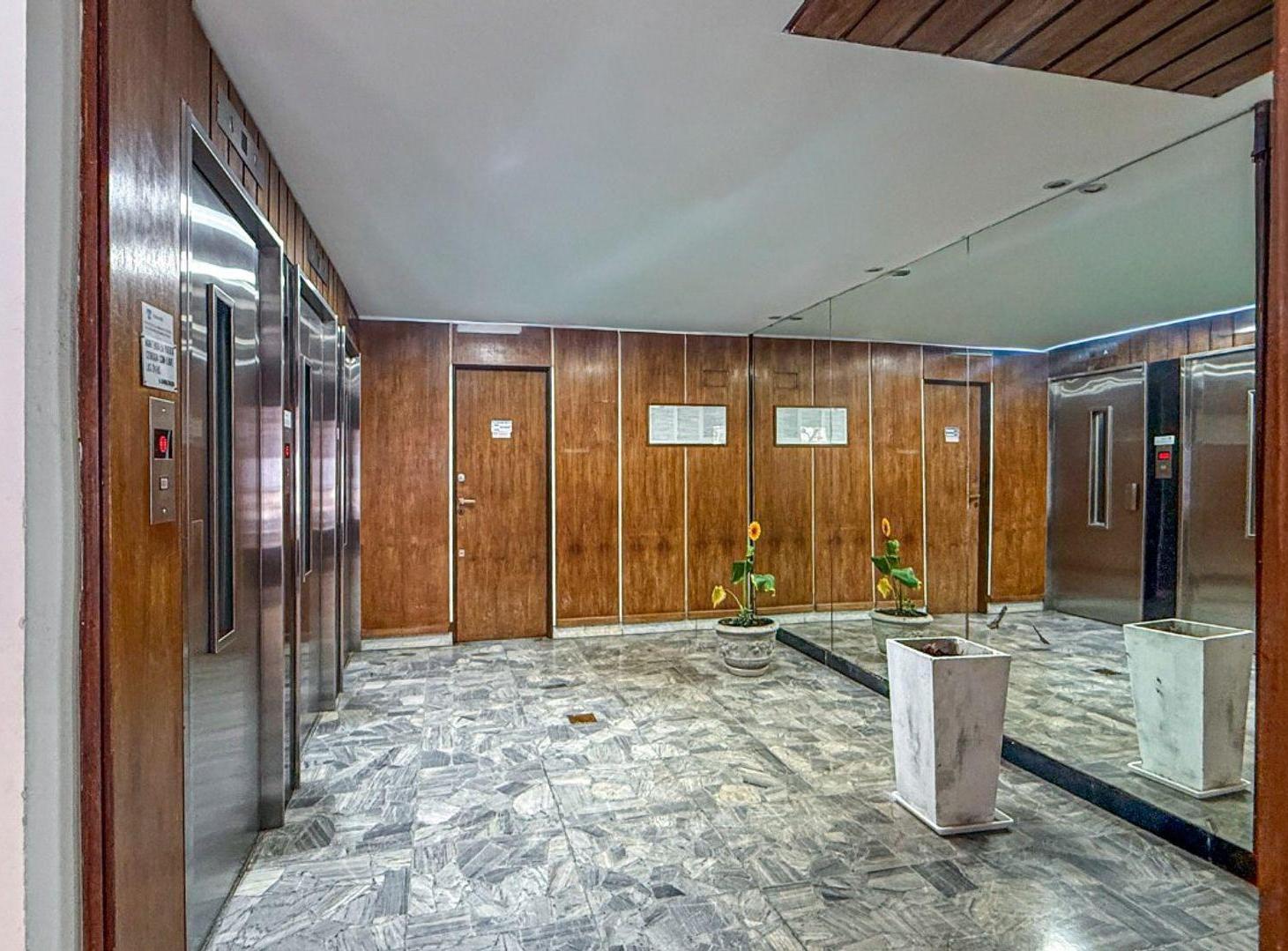 Foto de Venta Monoambiente c/ espacio cochera zona Aldrey, imagen 2