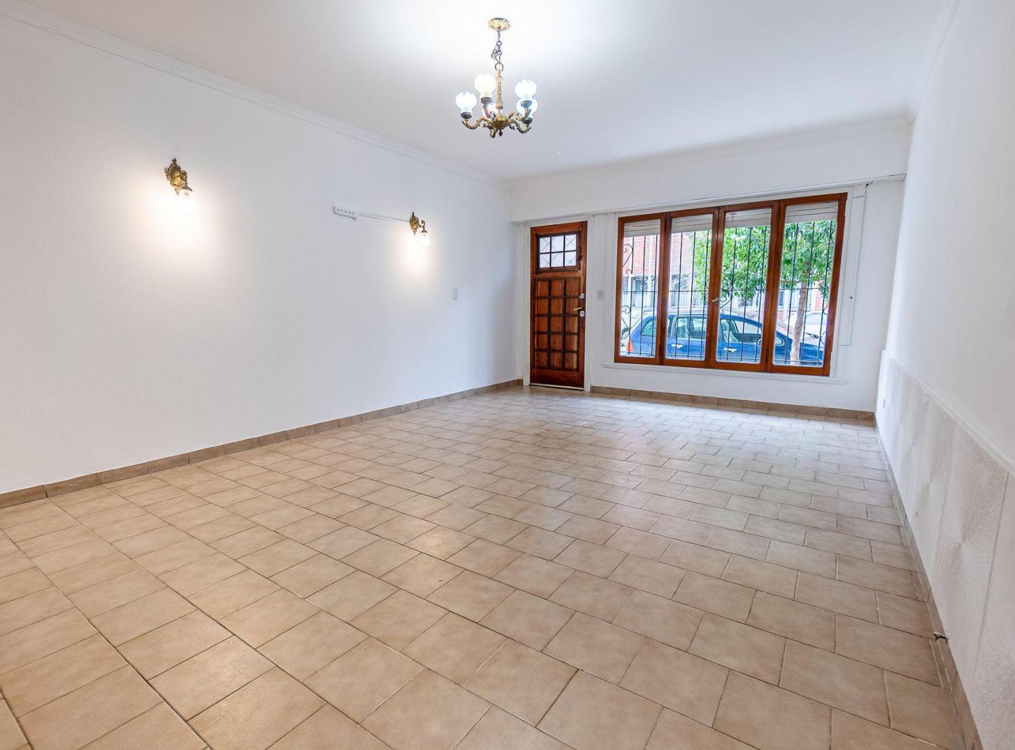 Foto de ALQUILER - Casa en PH 4 ambientes - Chauvin, imagen 2