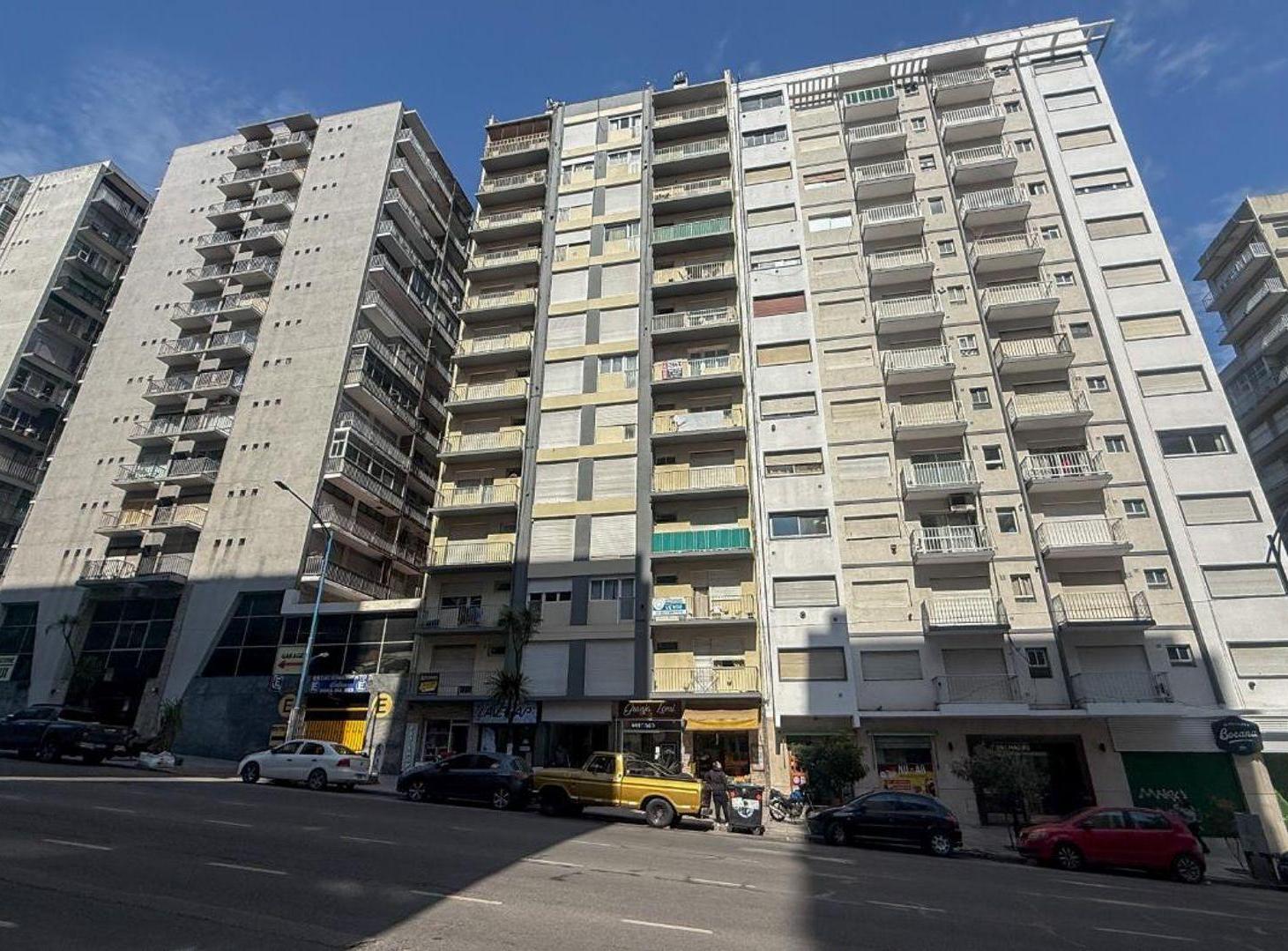 Foto de Venta 2 Amb Centro Av. Colón con lavadero Luminoso, imagen 1