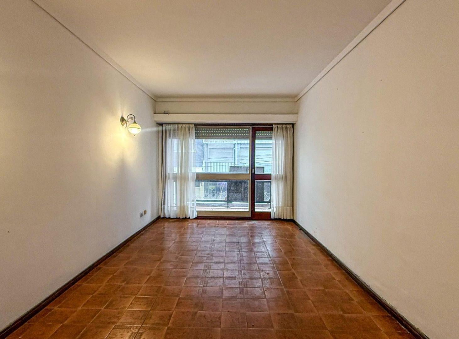 Foto de VENTA DEPTO 3 AMB GUEMES AL FRENTE BALCON, imagen 2