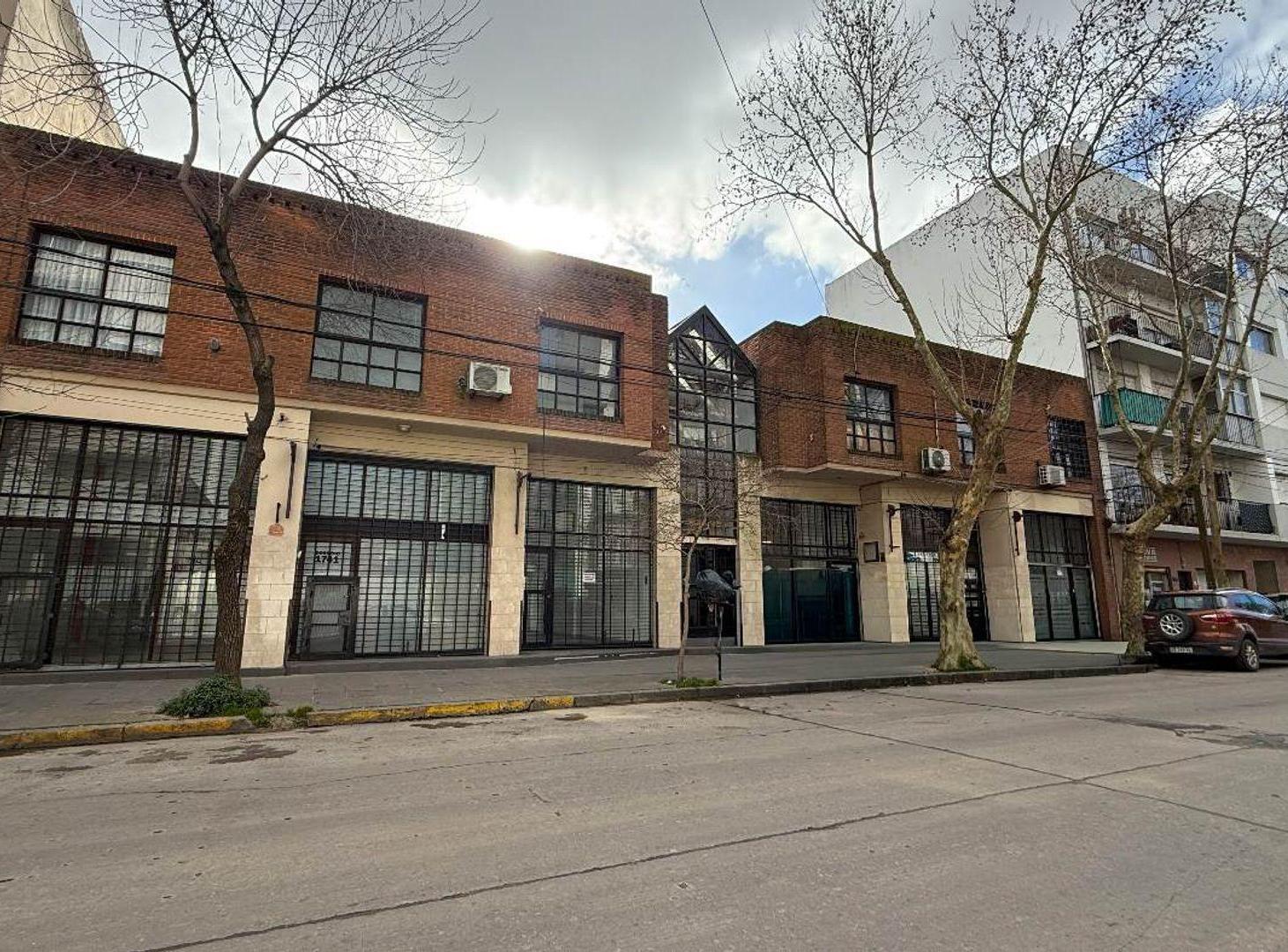 Foto de VENTA BLOCK 6 locales 4 oficinas Barrio San Juan, imagen 2