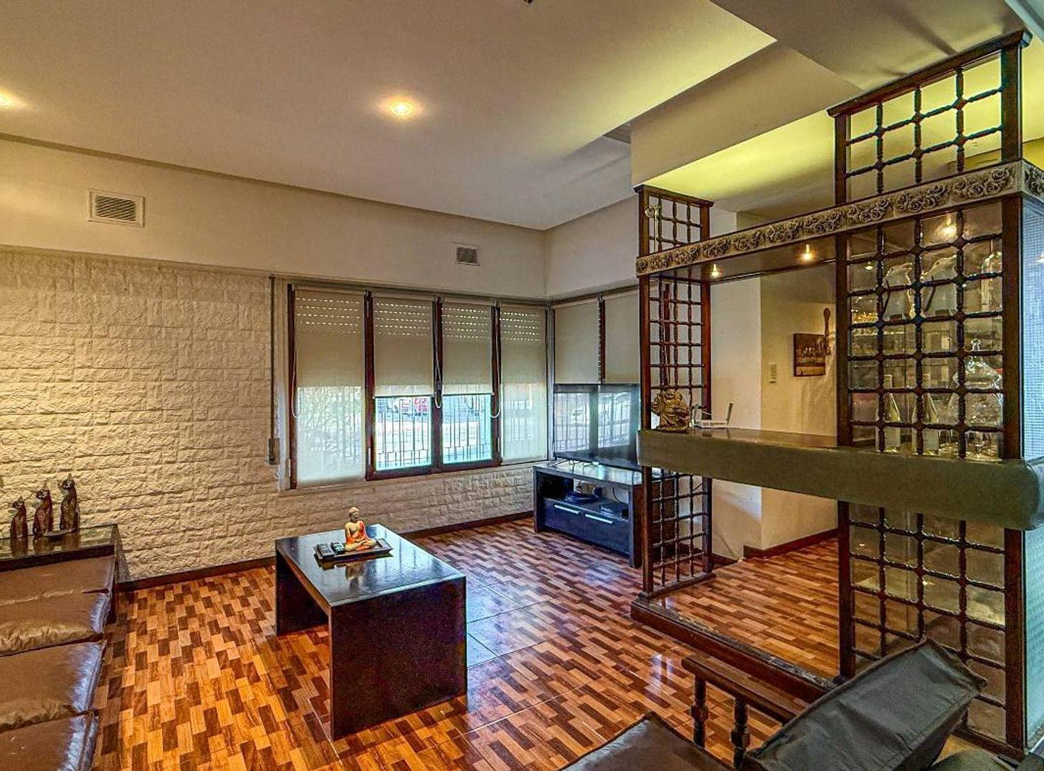 Foto de Venta Casa 6 ambientes Chauvin con cochera, imagen 3
