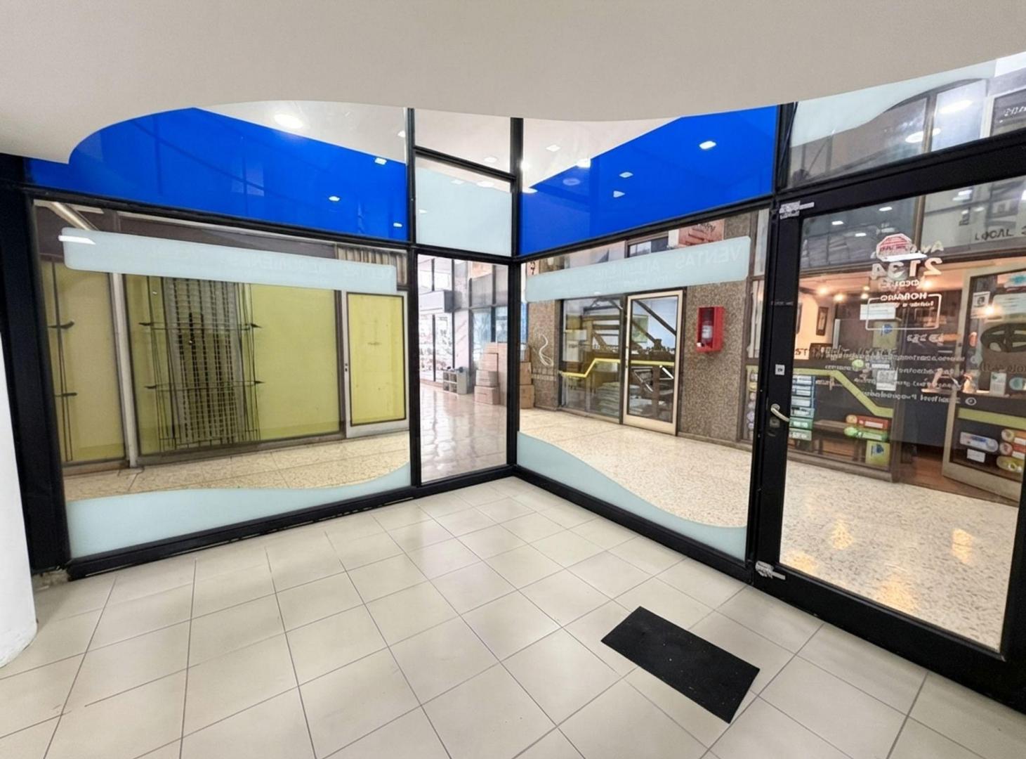 Foto de ALQUILER LOCAL COMERCIAL GALERÍA PLAZA COLON, imagen 1