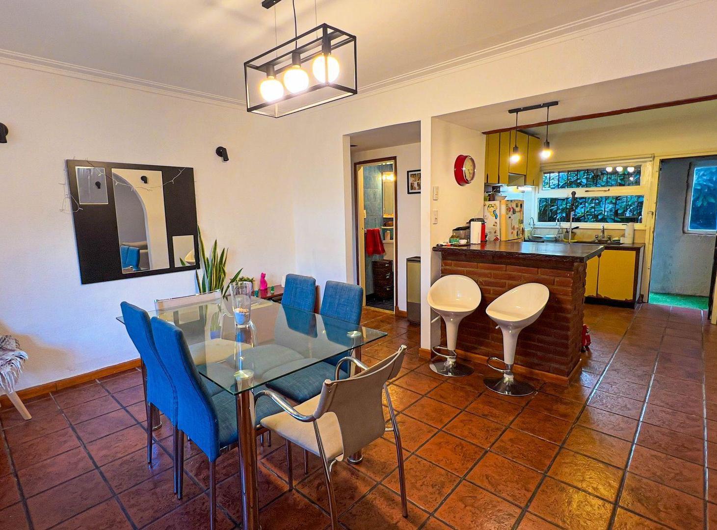 Foto de VENTA CASA 4 AMBIENTES CON PATIO BARRIO CAISAMAR., imagen 1