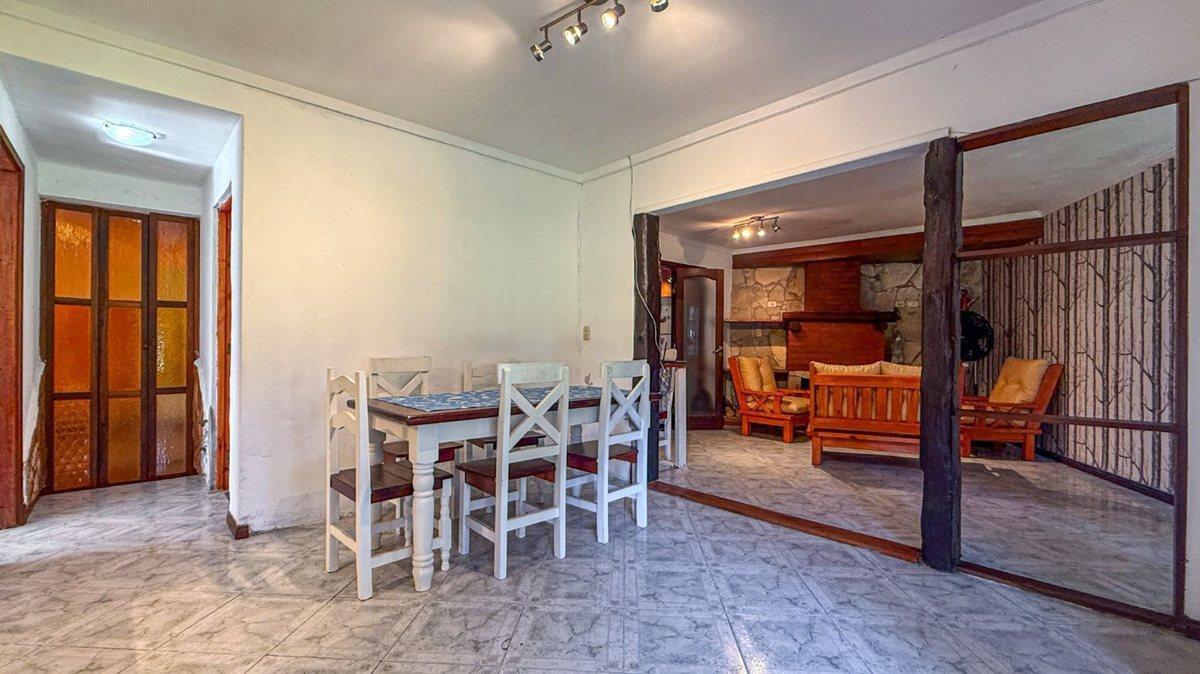 Foto de VENTA CASA 5 AMBIENTES COCHERA Y PARQUE + DEPTO, imagen 5