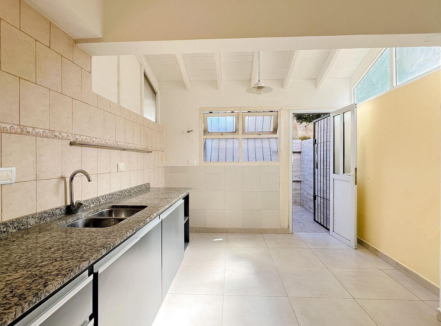 Foto de Venta duplex 3 amb barrio Villa Primera c cochera, imagen 2